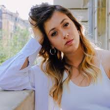 Lisa Christ's Instagram, Twitter & Facebook