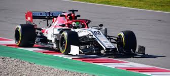 W formule 1, gdzie dotychczas napędzana mogła być jedynie tylna oś, to rewolucja. Bolid Formuly 1 Podrozuje Po Polsce Gdzie I Kiedy Mozna Go Zobaczyc Motocaina Pl