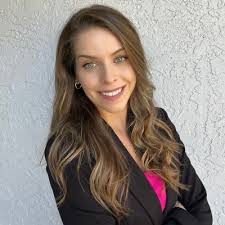 Less than 6 months after completing my own clinical training, I was truly  honored to be invited to serve as a mentor in Intuitive's CAST Training  Program for new hires—it was a