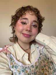 Hi everyone! I'm Constance, I'm 23 and I'm looking for a place to live!  I'll be starting a part time masters degree at Goldsmiths in anthropology  and community development in September and