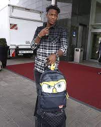 Chelsea's michy batshuayi again proves he's the world's biggest spongebob squarepants fan the belgian hasn't quite made a real impact on the pitch just yet, but he's always in high spirits off it Batshuayi Is Duidelijk Een Fan Van Spongebob De Morgen