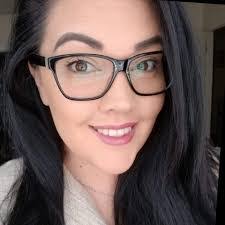 Alida Ross's Instagram, Twitter & Facebook