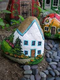 Auf Der Suche Nach Einer Tollen Idee Gehe Steine Suchen Und Bemale Sie Dann Mit Diesen 10 Diy Ideen Diy Bastelideen Rock Crafts Painted Rocks Stone Crafts