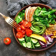 La salade est un plat incontournable des temps chauds et se déclinent en dizaines de recettes. Minceur Les 10 Salades Les Plus Caloriques Femme Actuelle Le Mag