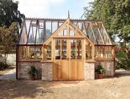 Eine konstruktion aus holz bietet den vorteil, dass sie mit. Gewachshaus Selber Bauen Schritt Fur Schritt Die Besten Tipps Archzine Net