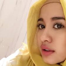 Laudya Cynthia Bella Artis Kecantikan Hijab