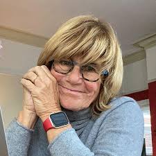 The Roar Behind the Silence: Why kindness, compassion and respect matter in  maternity care: Byrom, Sheena, Soo Downe: 9781780661803: Amazon.com: Books