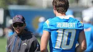Chargers' McDaniel lauds Herbert's progression in offense - ESPN