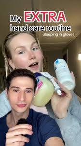 #duet with @Lilly #handcare A hand routine I can get behind! #dermreacts  #skincare #dermatologist #tretinoin #antiagingskincare #dermangelo