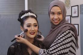 Male to female makeup transformation full body indian. Best Of Sekolah Make Up Artist Di Jakarta Selatan And View In 2020 Make Up Male To Female Transformation How To Make