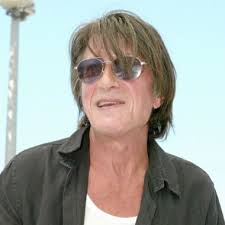 That says something about love, isn't it? Jacques Dutronc La Biographie De Jacques Dutronc Avec Voici Fr