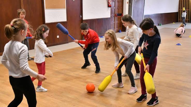Boussac. Les &eacute;coliers d&eacute;couvrent le ball bouncer - ladepeche.fr