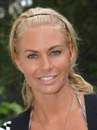 Ellemieke vermolen is een nederlands fotomodel, actrice en presentatrice die bekend is geworden door haar rol als bo donkers in de televisieserie goudkust en is getrpouwd met sergio herman. Ellemieke Vermolen Photos News And Videos Trivia And Quotes Famousfix