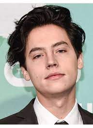 Riverdale costars lili reinhart, kj apa and cole sprouse were seen out and about in vancouver. Cole With Dark Hair He Looks Good With Black Blonde And Brown Hair It S His Face Foto Di Celebrita Attori Hot Attori Americani