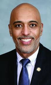 Nanette Warren's Instagram, Twitter & Facebook