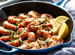Crevettes Au Beurre A L Ail Recette En 2020 Recette De Crevettes Recettes De Cuisine Beurre A L Ail