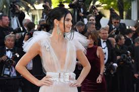 > avec une forme bustier. On Balance Le Soutien Gorge La Presse