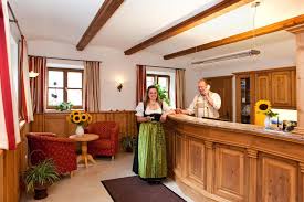 Diese deutsche post filiale hat montag bis freitag die gleichen öffnungszeiten: Metzgerei Gasthof Oberhauser Hotel Zur Post Egling Updated 2021 Prices