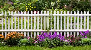 The design looks like uprights which are attached to the unbroken row of horizontal boards. 21 Super Easy Diy Garden Fence Ideas You Need To Try