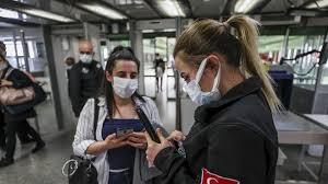 Turkije (türkiye) gelegen tussen de middellandse zee en de zwarte zee op de grens van europa en azië. Zware Lockdown Turkije Gaat In Mensen Vluchten De Stad Uit Rtl Nieuws