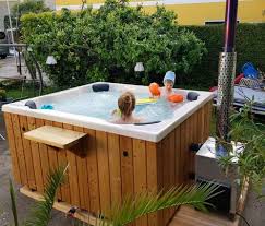 Jetzt Ganz Neu Das Top Modell Unter Den Gfk Badezubern Die Bilder Sprechen Fur Sich Versand Per Pool Mit Holzofen Badezuber W In 2020 Badezuber Holzofen Badefass