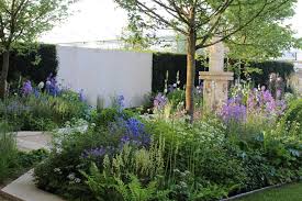 Pick Up Design Tips From Chelsea Flower Show Pros Garden Design British Garden Chelsea Flower Show