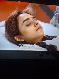 He stole the princesses pillow🤣