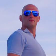 Dartmoor Hawker (@DartmoorHawker)