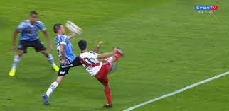 Confira as principais notícias do grêmio e saiba como assistir o próximo jogo ao vivo. Bressan Comete Penalti Contra O Gremio E Expulso Se Revolta E Chora 30 10 2018 Uol Esporte