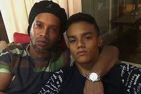 Ronaldinho is the brother of assis (retired). Anak Ronaldinho Dikontrak Cruizero Republika Online