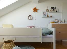 Das hundebett hat glatte und saubere kanten, eine rutschfeste unterlage, verstärkte seitenwände und ein dickes, gepolstertes kissen. Kinderzimmer Das Erste Grosse Bett Und Tipps Zur Einrichtung Ekulele Familienleben Rezepte Mode Kosmetik Reisen Und Gesundheit