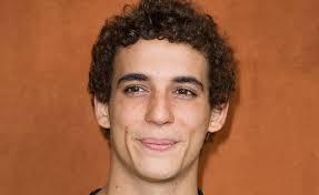 Merhaba arkadaşlar bugün la casa de papel: Miguel Herran O Rio De La Casa De Papel Revela Que Sofria Transtorno De Imagem Na Adolescencia Notas Glamurama