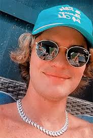 I sort of like to try everything under the sun, chase, who identifies as a flexitarian, exclusively told distractify. Madelyn Cline Source Bc You Guys Always Creep For Maddie In The