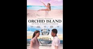 In a matter of only 4 short months @smiledirectclub has fixed one of the  biggest insecurities I've had my whole life. As an actor you're constantly  thinking about first impressions