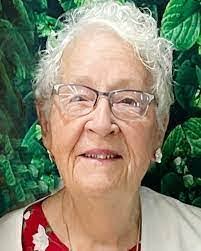 Ellen Tuinstra's Instagram, Twitter & Facebook