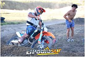 El wey zapata había volcado en la ruta 40 con su chevrolet corsa classic en noviembre del año pasado y debieron amputarle el brazo izquierdo. Wey Zapata Tenes Que Levantarte Y Buscar Tus Suenos El Podio Sur