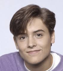 Qué tipo de peinado tenía Eric Matthews? ¿Y funcionaría para alguien con el  pelo grueso pero muy liso? : r/Hair
