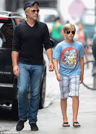 Jon bon jovi's son jacob hurley bongiovi bio, age, siblings, net worth, dating. Chip Off The Old Block Jon Bon Jovi S Son Jacob Looks Just Like His Rocker Dad As Pair Head Out In New York Daily Mail Online