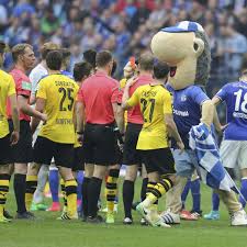 11 uhr das schalker maskottchen erwin besucht das fest für ca. Dfb Kontrollausschuss Pruft Fall Erwin Nach Revierderby Zwischen Schalke Und Bvb Schalke 04
