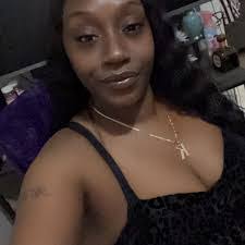 Ashley Thorne's Instagram, Twitter & Facebook