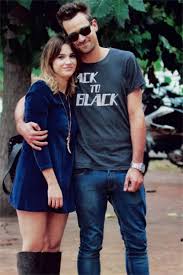 Her acting career began at thirteen when she decided to ask her aunt to take her to a casting for the children's strip chiquititas. Todo Corrientes Diario Digital