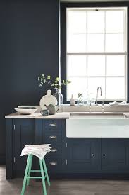 20 gorgeous kitchen cabinet color ideas for every type of kitchen homelovr armoires de cuisine bleues peinture little greene belle cuisine