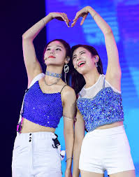 Lia is a south korean dancer and rapper. Yeji And Lia Itzy R Kpoparmpit