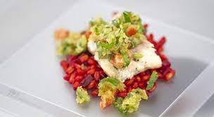 sanft gegartes kolpin hechtfilet mit gremolata aromatisiert auf rote bete zartweizen rezepte lebensmittel essen hechtfilet