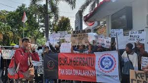 Pabrik, kedai kudapan, dan gedung. 2 Kali Mediasi Tak Ada Titik Terang Karyawan Pt Kharisma Eksport Demo Lagi Suara Jogja
