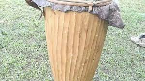 Tifa merupakan alat musik khas indonesia bagian timur, khususnya maluku dan papua.alat musik ini bentuknya menyerupai kendang dan terbuat dari kayu yang di lubangi tengahnya. Alat Musik Tifa Youtube