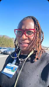 It’s sooo warm and beautiful! GET OUT THE DOOR!! #warmweather  #springinfebruary #exercise #walk #takeawalk