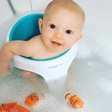 The ergonomic design of the angelcare baby bath tub support takes the worry out of bath time, so you can bathe your baby with ease. Amazon Com Angelcare Soft Touch Mini Baby Bath Support Aqua Baby
