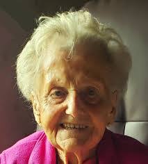 Simone Noel's Instagram, Twitter & Facebook