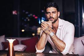 Michele morrone is an actor, known for 365 päivää (2020), medicit, firenzen valtiaat (2016) and untitled 365 days sequel (2021). Michele Morrone Poland On Instagram Nowe Zdjecie Mikiego Zrobione Przez Celavidubai Eng New Photo Of Miki Mad Michele Johnny Edlind Italian Men